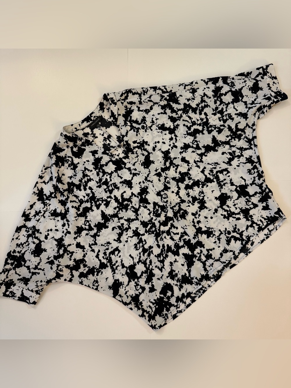 Lord & Taylor Black & White Abstract Splatter Batwing Blouse Size M - Picture 2 of 6
